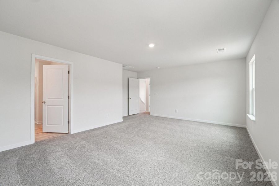 Spacious, unfurnished interior of a new home in Clark Creek Landing, Lincolnton (Image 27).