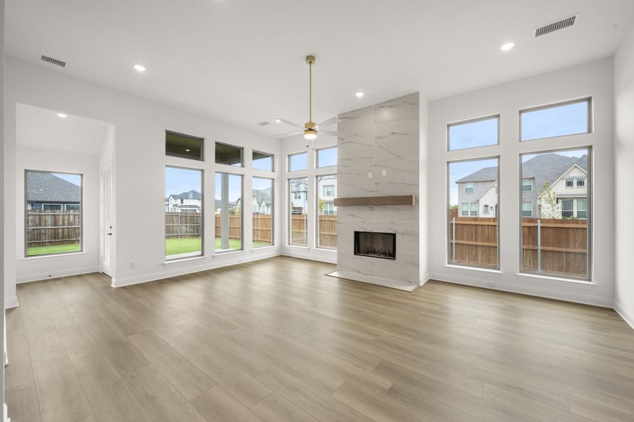 Spacious, unfurnished interior of a new home in Ridgepoint, Midlothian (Image 15).