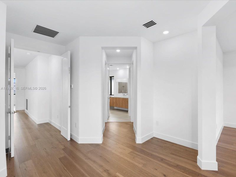 Spacious, unfurnished interior of a new home in , Miami (Image 72).