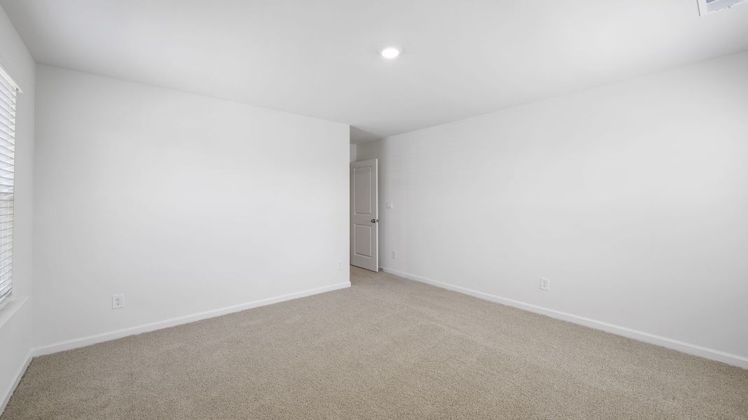 Spacious, unfurnished interior of a new home in Catlett Cove, Knoxville (Image 48).