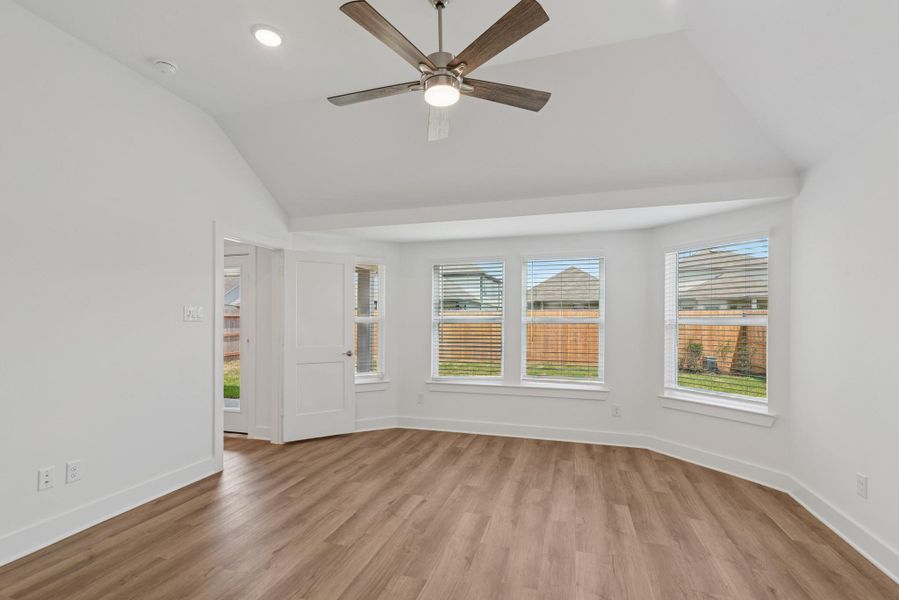 Spacious, unfurnished interior of a new home in Summerview, Fulshear (Image 7). Spacious, unfurnished interior of a new home in Summerview, Fulshear (Image 7).