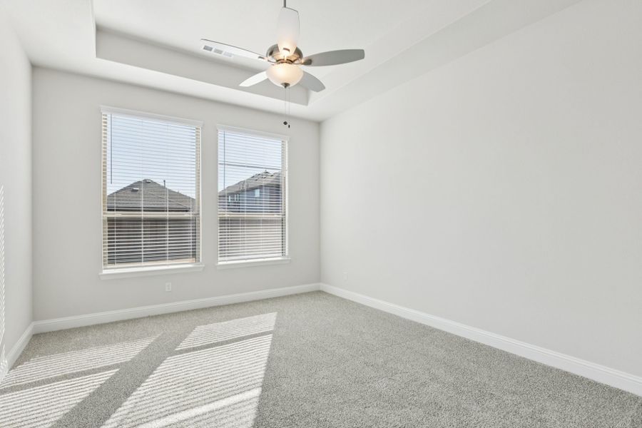 Spacious, unfurnished interior of a new home in Las Lomas, Forney (Image 11).