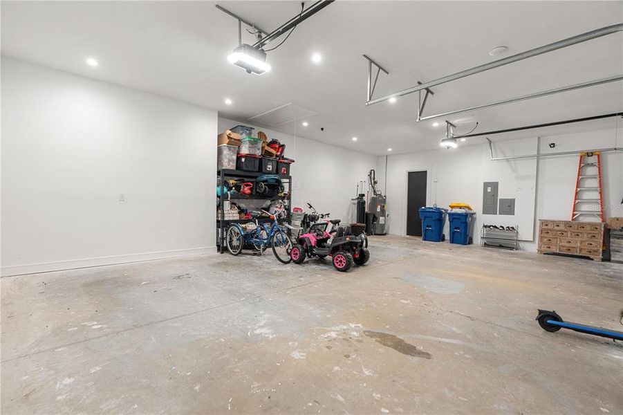 Spacious, unfurnished interior of a new home in , Land O' Lakes (Image 24).