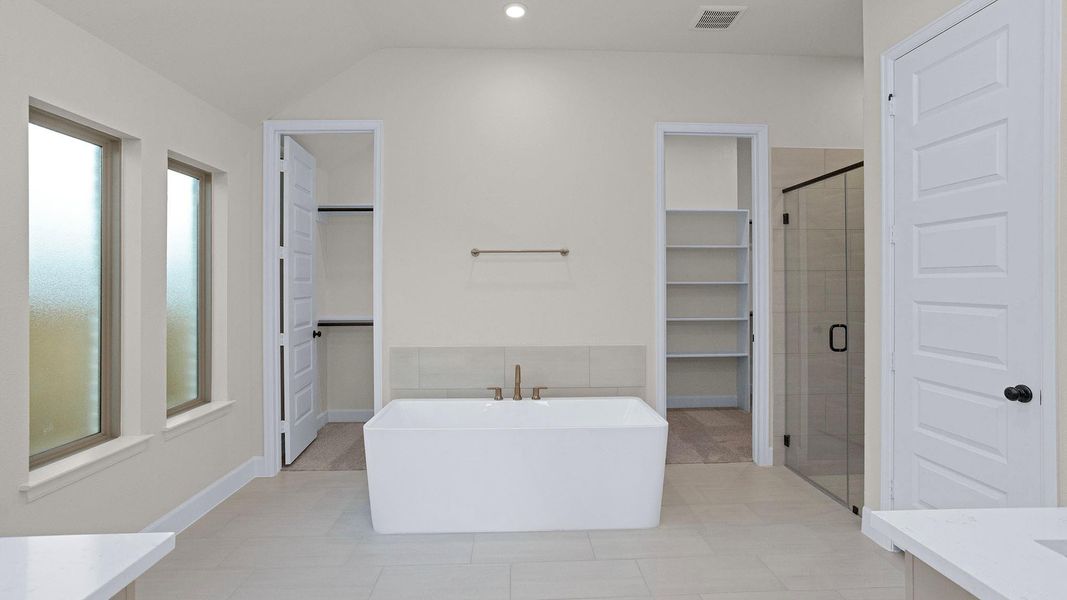 Furnished interior view inside a new home in Evergreen 50', Conroe (Image 8).