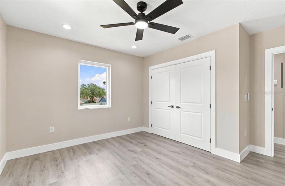 Spacious, unfurnished interior of a new home in , Tampa (Image 70).