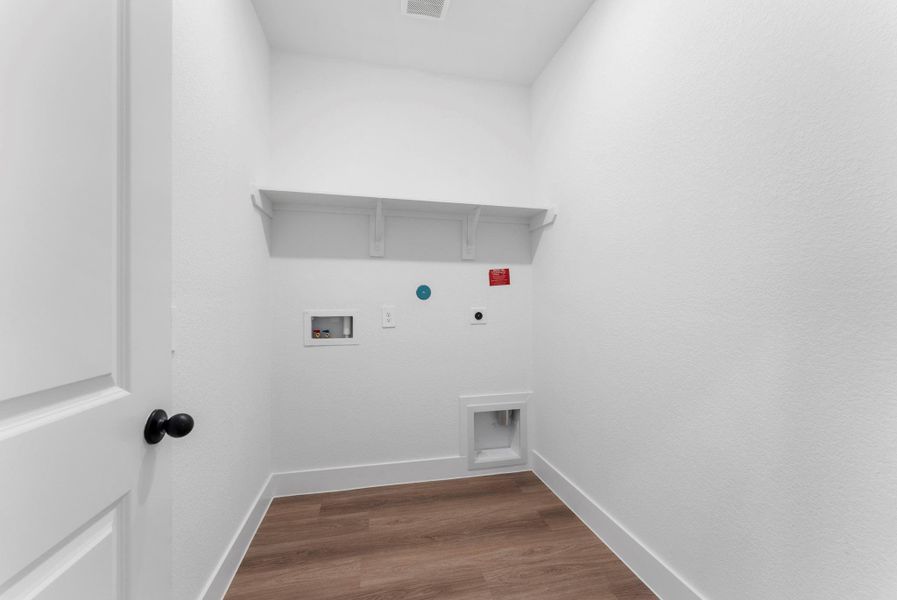 Spacious, unfurnished interior of a new home in Chapel Lakes, Montgomery (Image 34).