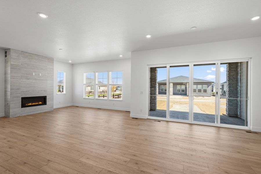 Spacious, unfurnished interior of a new home in Hilltop at Inspiration, Aurora (Image 11). Spacious, unfurnished interior of a new home in Hilltop at Inspiration, Aurora (Image 11).