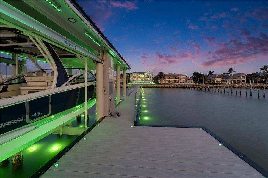Exterior details and patio area of a home in , Apollo Beach (Image 41).