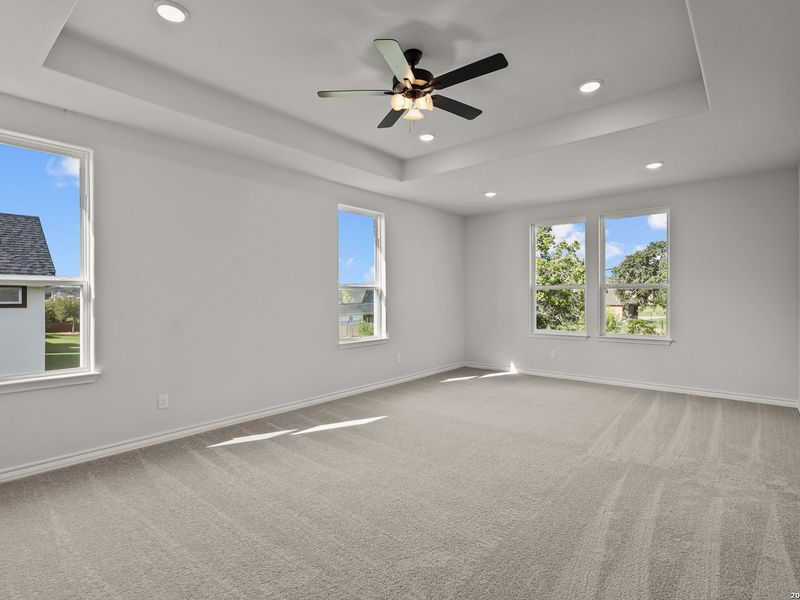 Spacious, unfurnished interior of a new home in Potranco Oaks, Castroville (Image 36).
