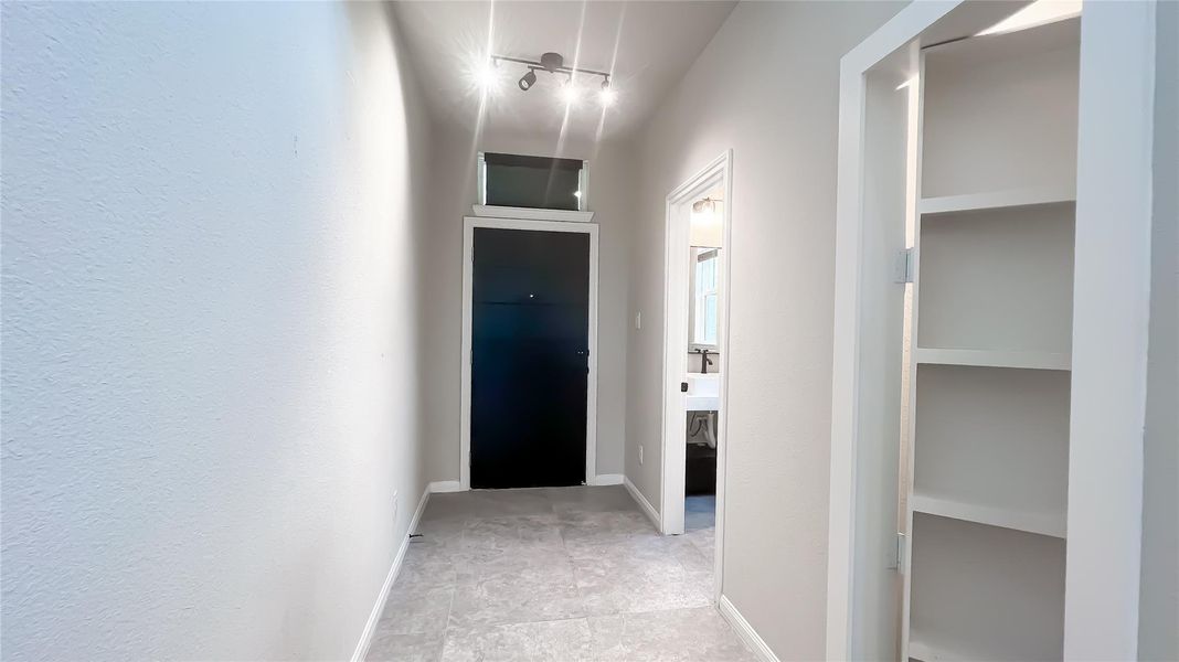 Spacious, unfurnished interior of a new home in , Katy (Image 16).