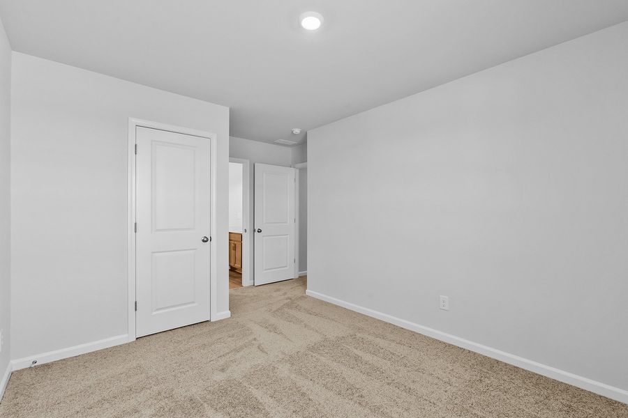 Spacious, unfurnished interior of a new home in Fieldstone, Lexington (Image 37).