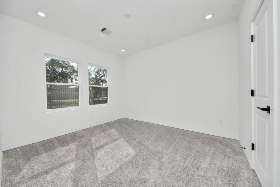 Spacious, unfurnished interior of a new home in , Houston (Image 24).