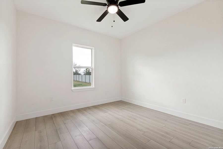 Spacious, unfurnished interior of a new home in , Atascosa (Image 29).