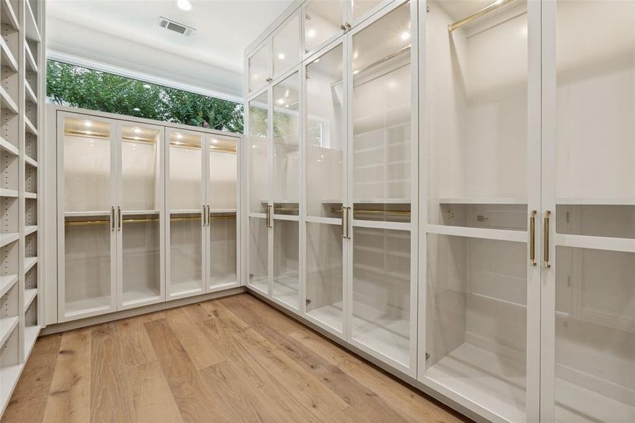 Spacious, unfurnished interior of a new home in , Dallas (Image 29).