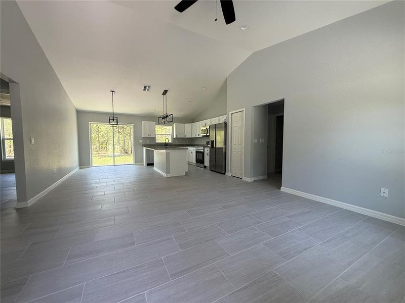 Spacious, unfurnished interior of a new home in , Ocala (Image 12).
