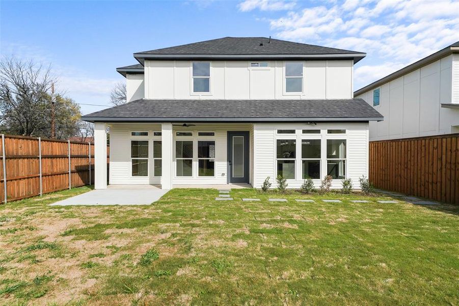 Exterior details and patio area of a home in , Dallas (Image 3).