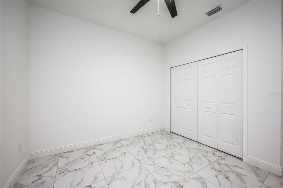 Spacious, unfurnished interior of a new home in , Tampa (Image 25).