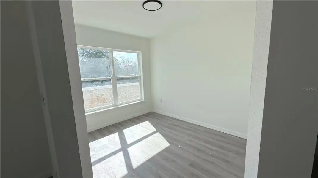 Spacious, unfurnished interior of a new home in , Dunnellon (Image 8).