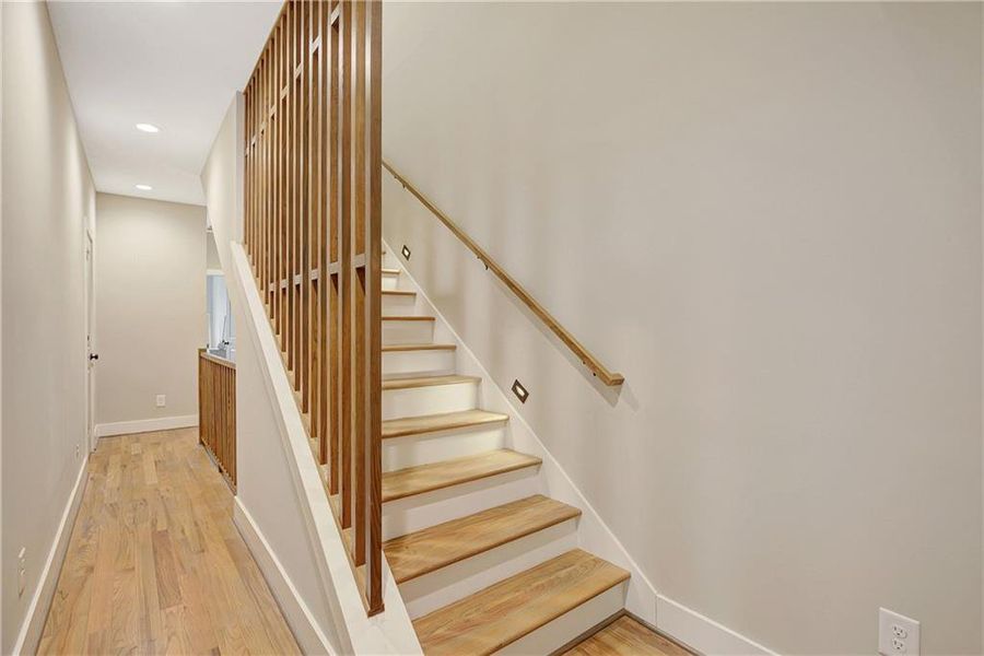 Spacious, unfurnished interior of a new home in , Atlanta (Image 18).