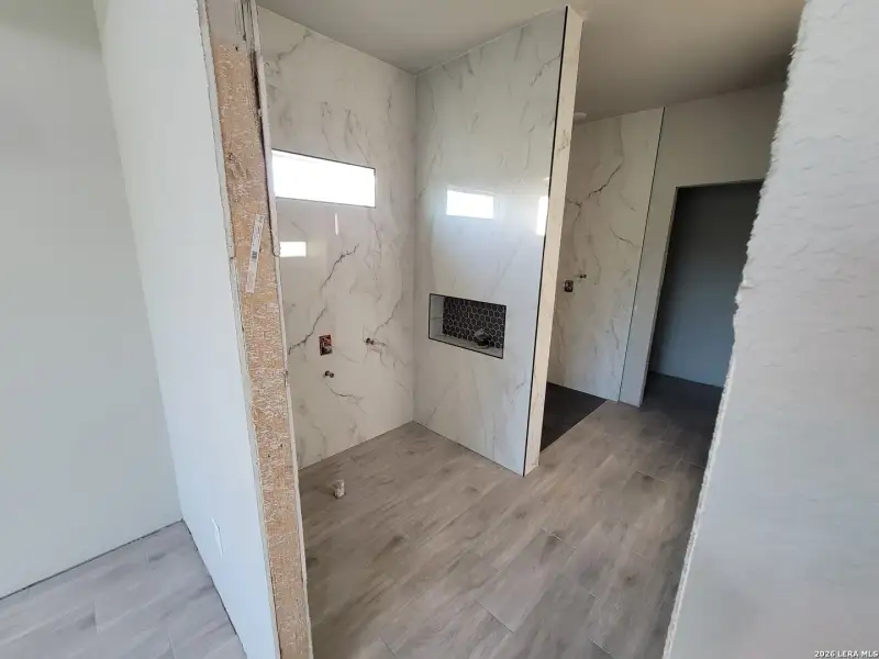 Spacious, unfurnished interior of a new home in , San Antonio (Image 29).