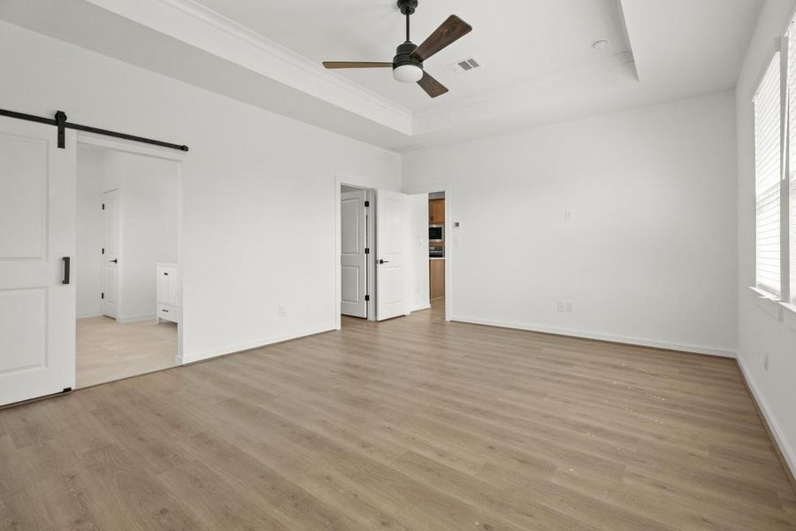 Spacious, unfurnished interior of a new home in Westwood, League City (Image 20).