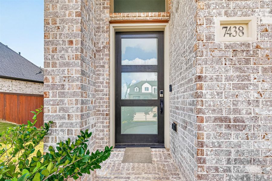 Exterior details and patio area of a home in Cane Island, Katy (Image 3).