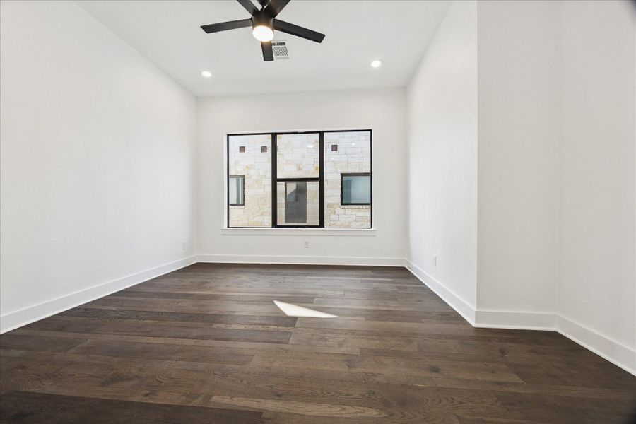 Spacious, unfurnished interior of a new home in , Houston (Image 20).