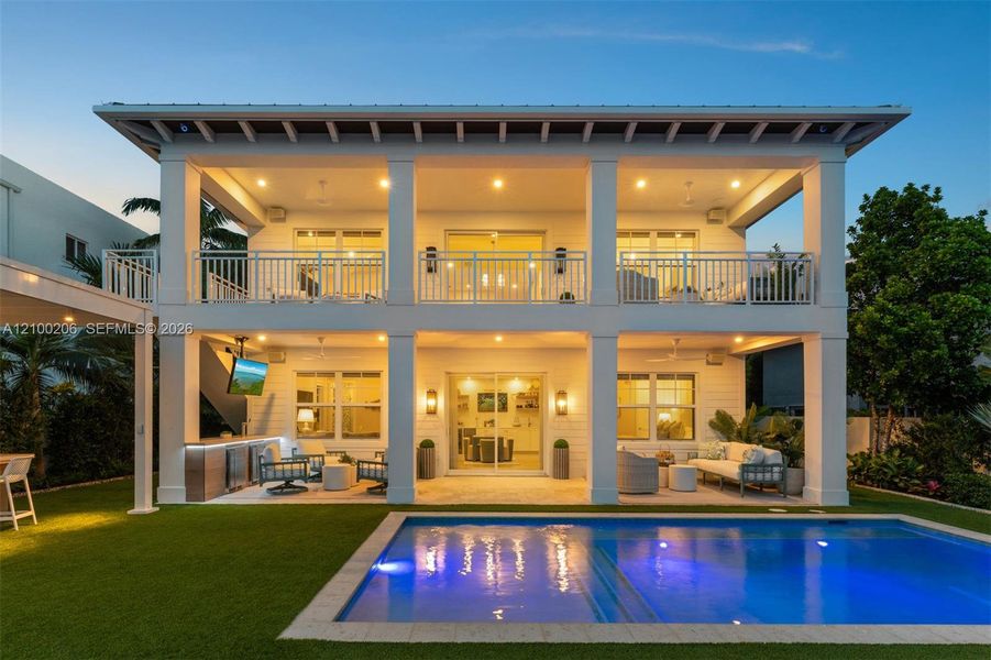 Exterior details and patio area of a home in , Tavernier (Image 33).