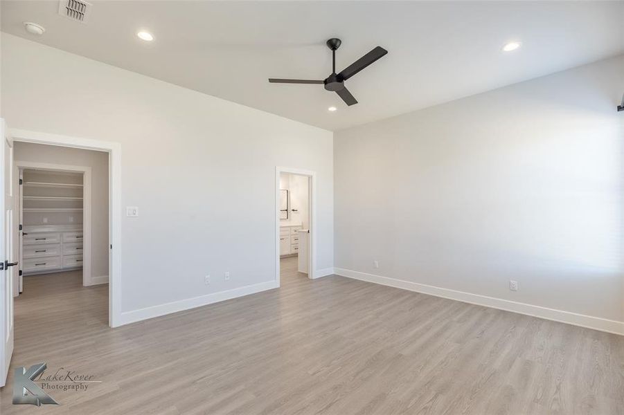 Spacious, unfurnished interior of a new home in , Abilene (Image 26).
