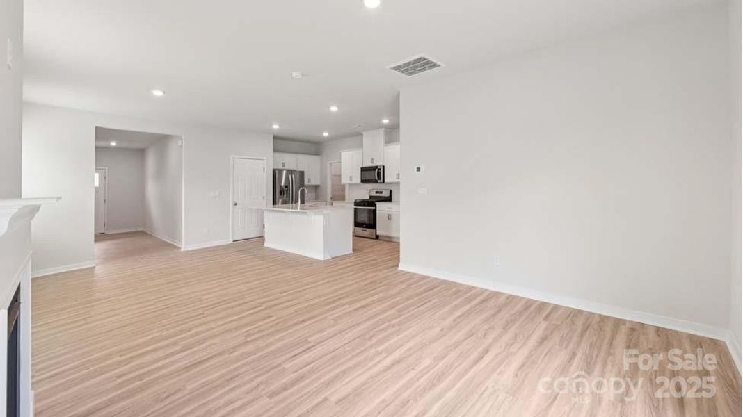 Spacious, unfurnished interior of a new home in Cardinal Creek, Charlotte (Image 15).