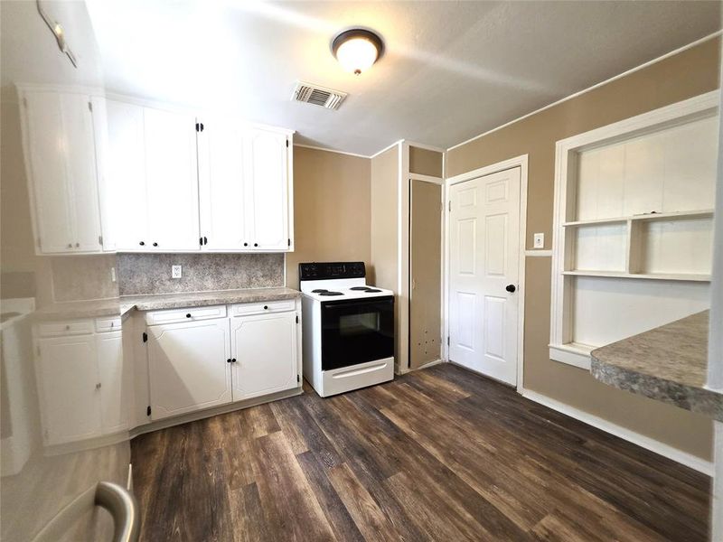 Furnished interior view inside a new home in , Brownwood (Image 8).