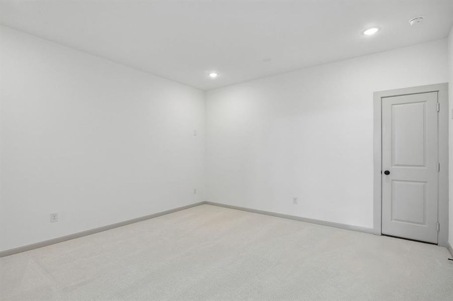 Family movie night has never been more fun in this fantastic media room! Family movie night has never been more fun in this fantastic media room!