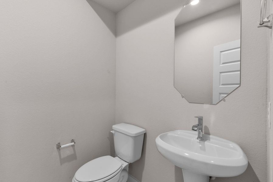 Furnished interior view inside a new home in Huntington Place, Rosharon (Image 10).