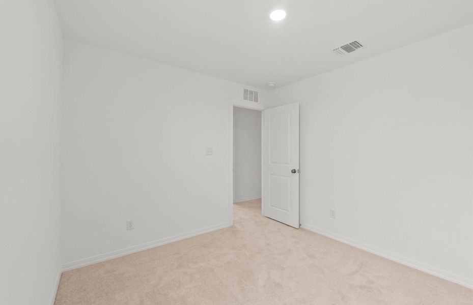 Spacious, unfurnished interior of a new home in Larson Crossing, Elgin (Image 25).