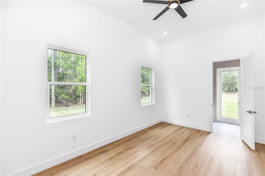 Spacious, unfurnished interior of a new home in , Orlando (Image 25).