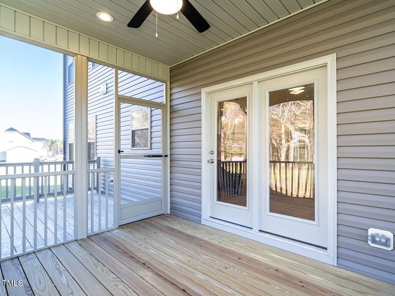 039-1280x960-screened-porch