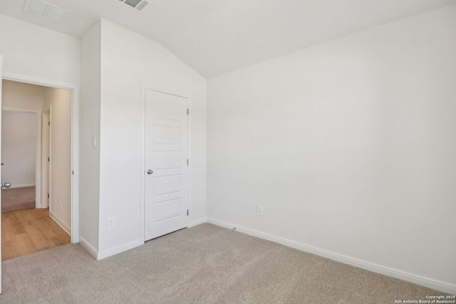 Spacious, unfurnished interior of a new home in Catalina, Converse (Image 35).