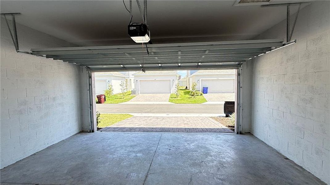 Exterior details and patio area of a home in , Kissimmee (Image 23).