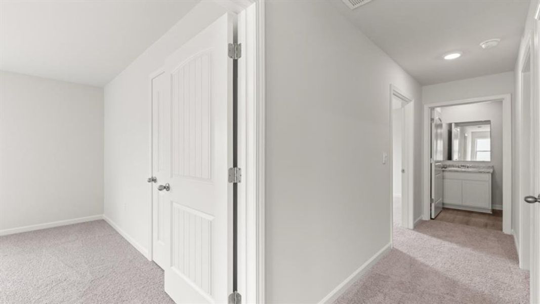 Spacious, unfurnished interior of a new home in Oaks at Cedar Grove, Fairburn (Image 28).