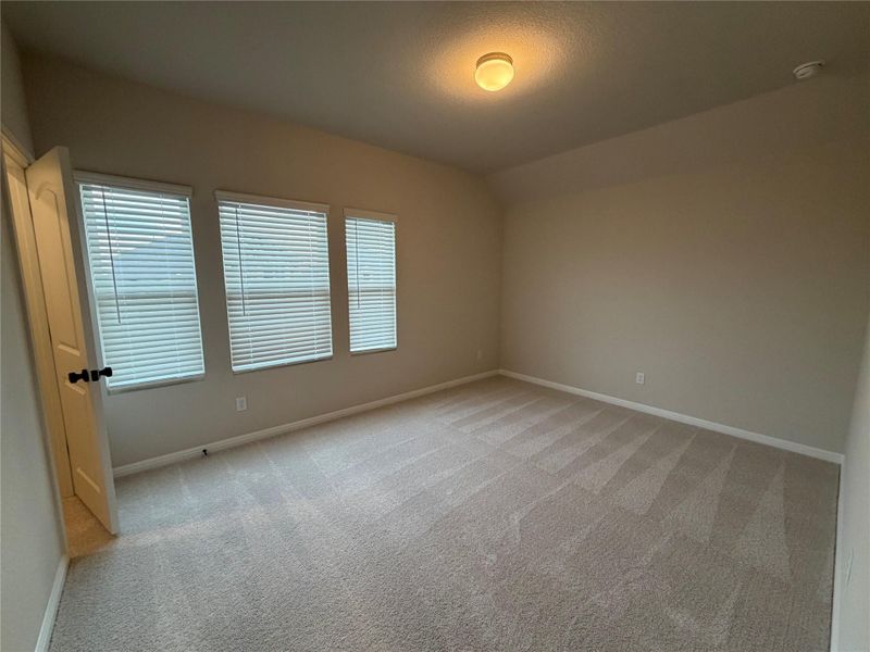 Spacious, unfurnished interior of a new home in Willow Springs, Buda (Image 26).