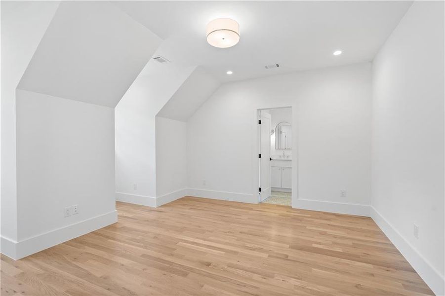 Spacious, unfurnished interior of a new home in , Brookhaven (Image 35).