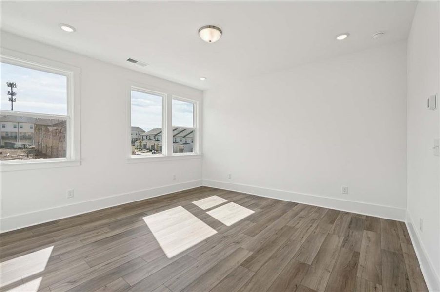 Spacious, unfurnished interior of a new home in Park Vue, Atlanta (Image 34).