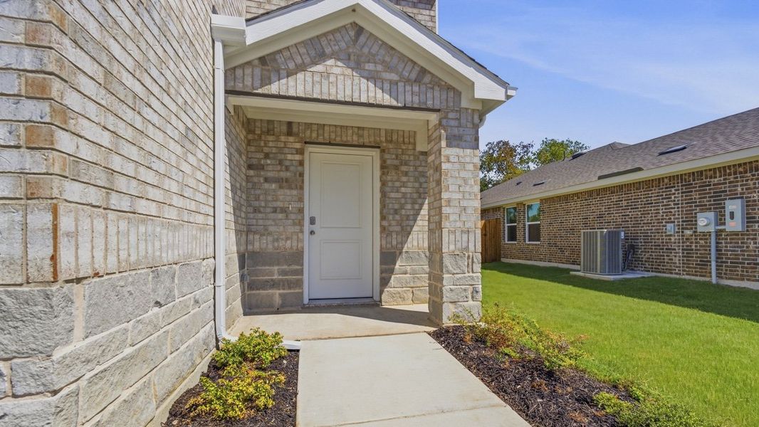 Exterior details and patio area of a home in Asher Oaks, Bonham (Image 3).