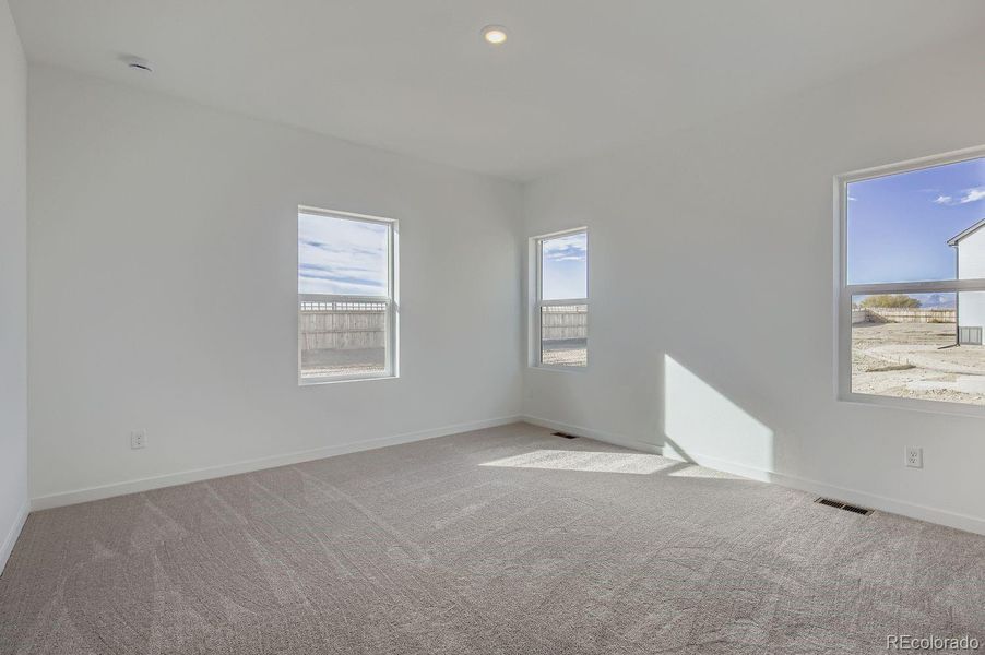 Spacious, unfurnished interior of a new home in Ledge Rock: The Camden Collection, Johnstown (Image 9).