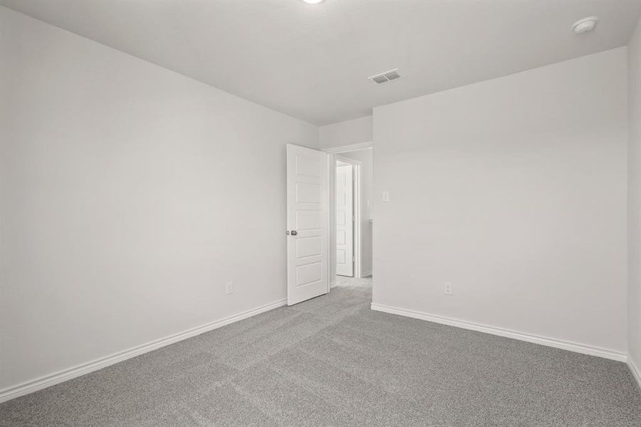 Spacious, unfurnished interior of a new home in Sycamore Landing, Fort Worth (Image 17).
