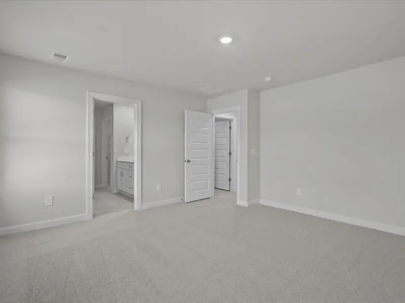 Spacious, unfurnished interior of a new home in Creek Ridge - Heritage Collection, Spartanburg (Image 14).