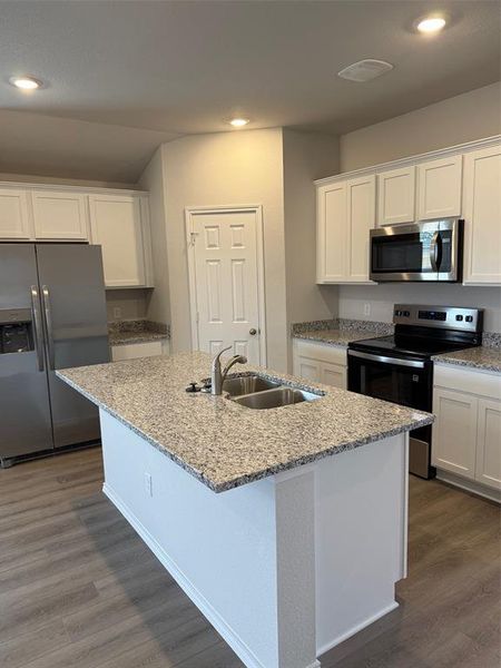 Furnished interior view inside a new home in Park Meadows, Lorena (Image 3).