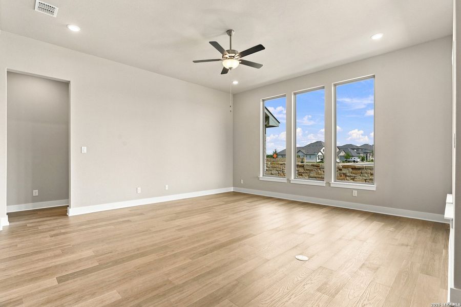 Spacious, unfurnished interior of a new home in Legacy at Lake Dunlap, New Braunfels (Image 31). Spacious, unfurnished interior of a new home in Legacy at Lake Dunlap, New Braunfels (Image 31).