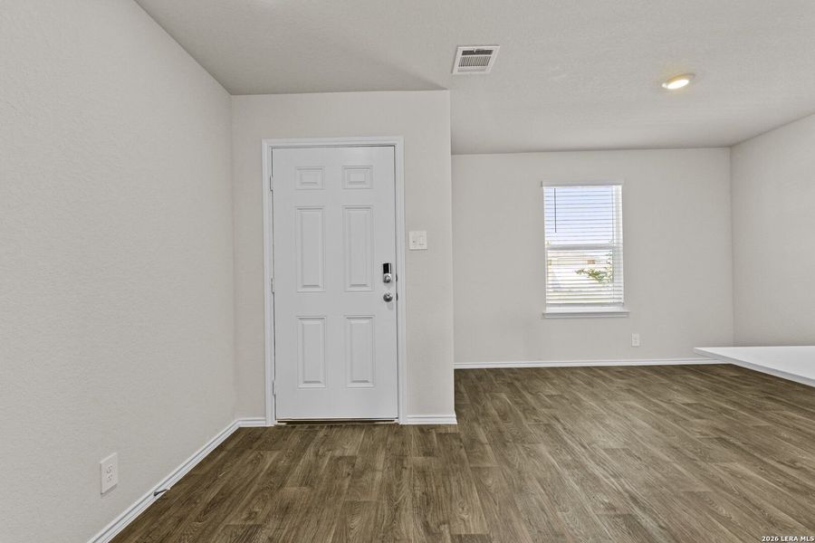 Spacious, unfurnished interior of a new home in Redbird Ranch, San Antonio (Image 29).