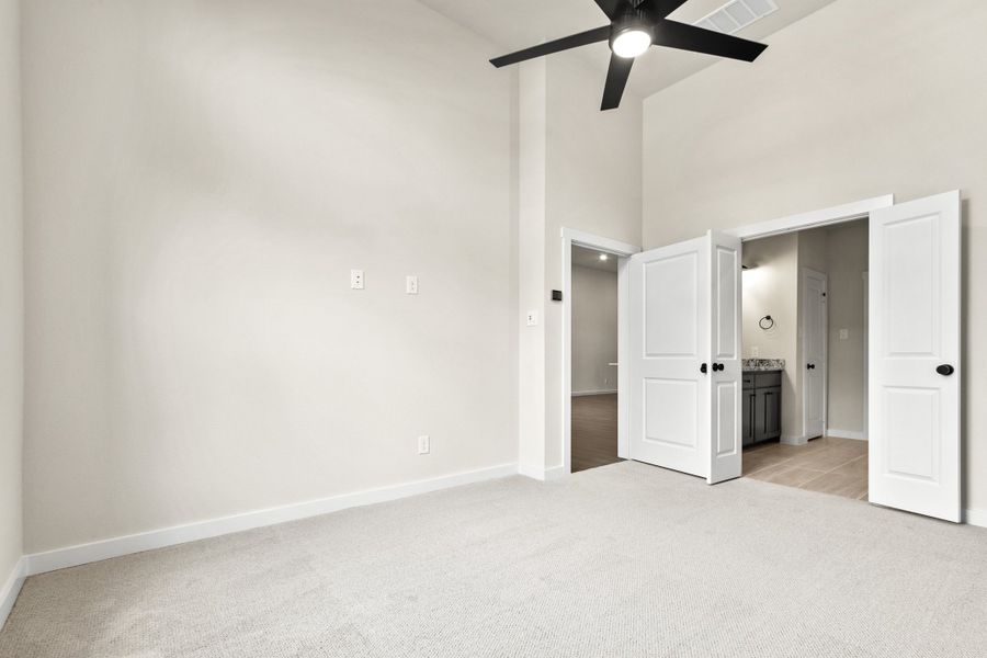 Spacious, unfurnished interior of a new home in Cottonwood Creek, Rowlett (Image 17).